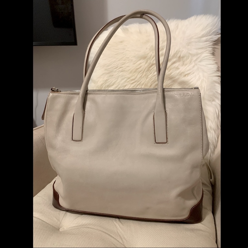 Authentic prada tote/shoulder bag with zipper